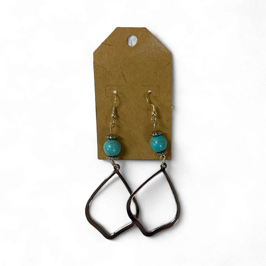 Lori Lou's - handmade turquoise and silver single beaded dangle earrings